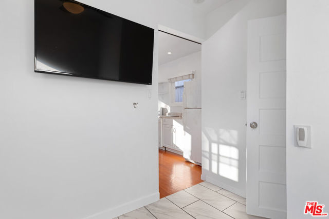 912 Victoria Avenue photo 35