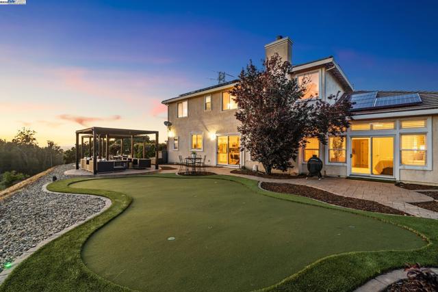 3879 Blackstone Ct, Castro Valley CA: https://media.crmls.org/mediaz/cee34a49-4b5c-4889-a6e6-ad1443c8143e.jpg
