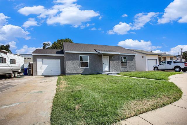 634 Spruce Ave, Imperial Beach CA: https://media.crmls.org/mediaz/cee3d42c-fce1-4045-b3ba-008a38d8b7b6.jpg