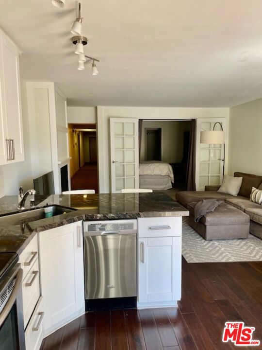 6151 Orange Street, Los Angeles CA: https://media.crmls.org/mediaz/cee3ea0f-c949-4691-b7ea-7a3002a839c3.jpg