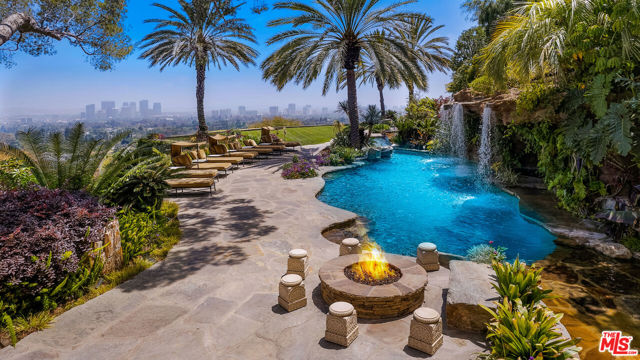 10066 Cielo Drive, Beverly Hills CA: https://media.crmls.org/mediaz/cee4646b-6b5b-45eb-b03e-0330bbd8b2b8.jpg