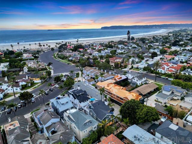 1050 Isabella Ave, Coronado CA: https://media.crmls.org/mediaz/cee47f8f-9411-40fa-a156-c385e9a82334.jpg