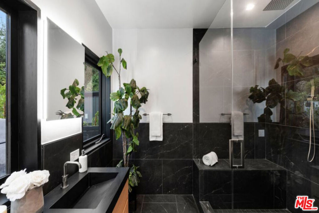 MLS #25618899 image #23