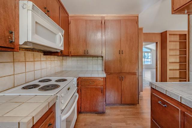 3177 W Ledyard Way, Aptos CA: https://media.crmls.org/mediaz/cee4fe02-dea7-4de4-a882-01e05b57df35.jpg
