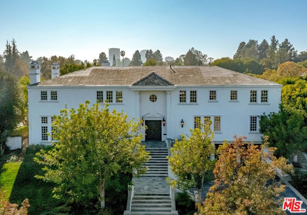Phenomenally grand 2sty Georgian Traditional tennis court estate with impressive curb appeal... Primary Photo for Listing #21102479