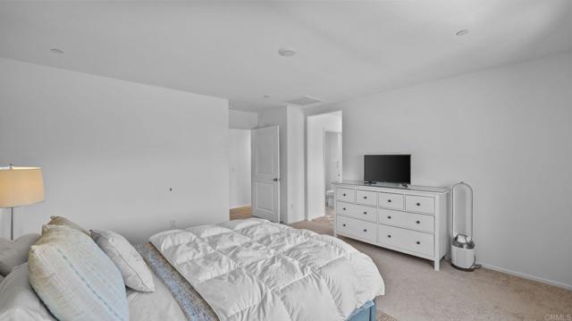 24008 Kestrel Court, Lake Elsinore CA: https://media.crmls.org/mediaz/cee5b7ff-2813-46d1-b6c2-898b9f10ea26.jpg