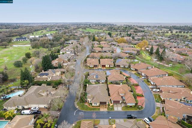8702 Pasatiempo Circle, Roseville CA: https://media.crmls.org/mediaz/cee5feca-f846-407c-b1bf-d7f68b79ca2a.jpg