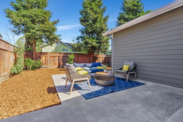 123 Wayne Court, Redwood City CA: https://media.crmls.org/mediaz/cee6500c-7838-420f-a43c-adafb0fb049b.jpg