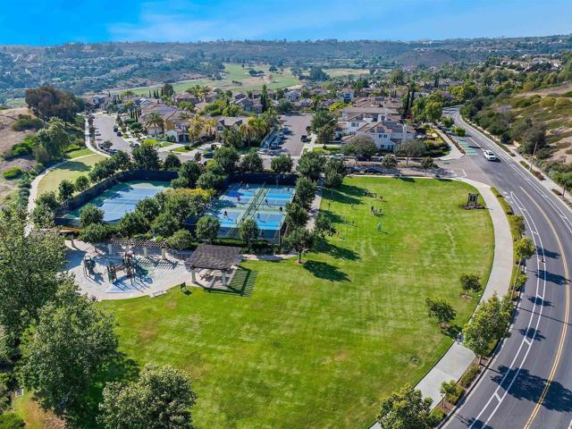 6839 Helenite Pl, Carlsbad CA: https://media.crmls.org/mediaz/cee6d7ed-bc1d-44fc-8f52-2309d1fcf1f6.jpg