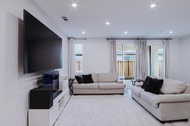 554 Pleasant Drive, Lathrop CA: https://media.crmls.org/mediaz/cee6f000-ba5e-4c94-9836-d375f2b08030.jpg