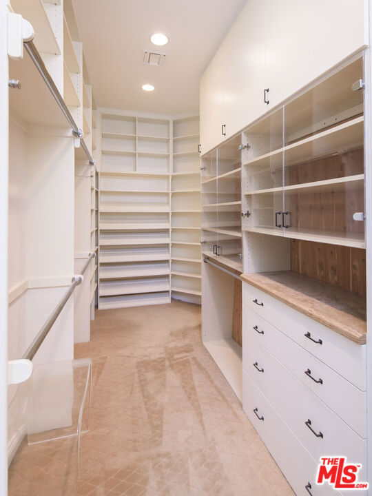 10108 Empyrean Way, Los Angeles CA: https://media.crmls.org/mediaz/cee751f6-025d-4b62-af06-4df22831b75a.jpg