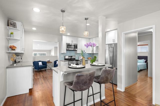 3833 Tomahawk Ln, San Diego CA: https://media.crmls.org/mediaz/cee80711-0a6f-4ac3-ad24-2f4e0e628f3a.jpg