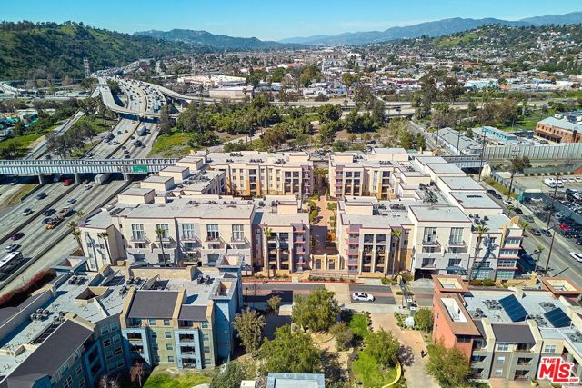 360 W Avenue 26, Los Angeles CA: https://media.crmls.org/mediaz/cee87ff7-0105-4501-9e9f-1494118a0e5a.jpg