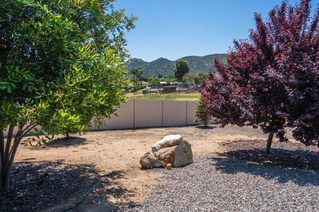 23847 Norte Dr, Ramona CA: https://media.crmls.org/mediaz/cee88e95-043b-4673-ac84-104ffff8968c.jpg