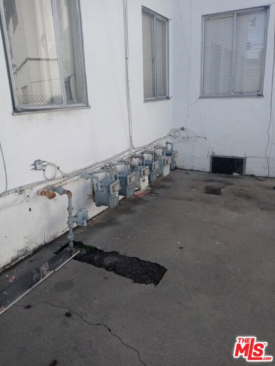7208 S La Cienega Boulevard, Inglewood CA: https://media.crmls.org/mediaz/cee8ab52-2663-413e-bde0-356f4c327f7c.jpg