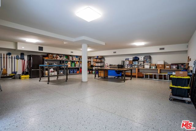 5228 Escalante Drive, La Canada Flintridge CA: https://media.crmls.org/mediaz/cee8c6f7-129c-47a4-ba23-c968b2cb531e.jpg