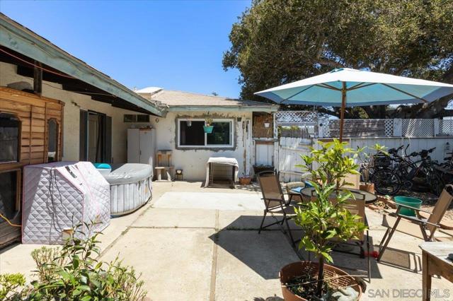 3575 Madison St, Carlsbad CA: https://media.crmls.org/mediaz/cee8caa6-dff2-4b7a-9d50-9dd58acfd02e.jpg