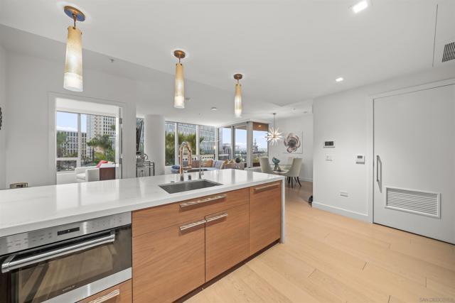 888 W E St, San Diego CA: https://media.crmls.org/mediaz/cee96e61-0d06-4bc2-a87b-f8585b0d1b06.jpg