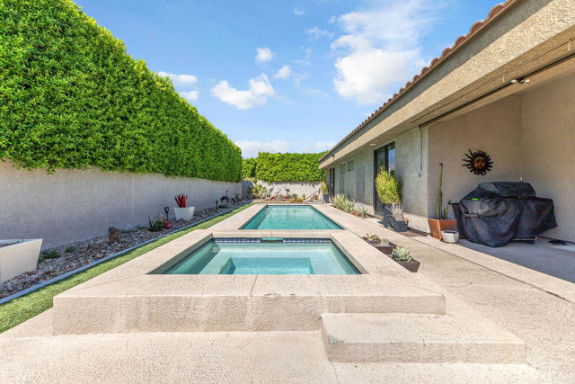 29 El Roble Court, Rancho Mirage CA: https://media.crmls.org/mediaz/cee97bb3-4af1-4c8f-ab5a-cfa04bada099.jpg