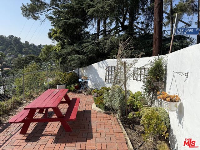 2225 1/2 Lake Shore Avenue, Los Angeles CA: https://media.crmls.org/mediaz/cee9d6b4-120f-4afe-af6b-ef9fac6e6514.jpg