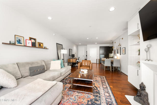 10878 Bloomfield Street, Toluca Lake CA: https://media.crmls.org/mediaz/ceea34d0-ebf9-489f-b2b9-76b9cc12b864.jpg