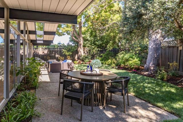 779 Holly Oak Drive, Palo Alto CA: https://media.crmls.org/mediaz/ceea5f4d-bddd-48f2-9379-52d85ad62881.jpg