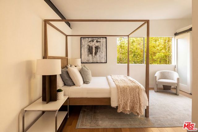 562 Stassi Lane, Santa Monica CA: https://media.crmls.org/mediaz/ceea7429-b9cc-4cc0-b754-1e1365ea2192.jpg