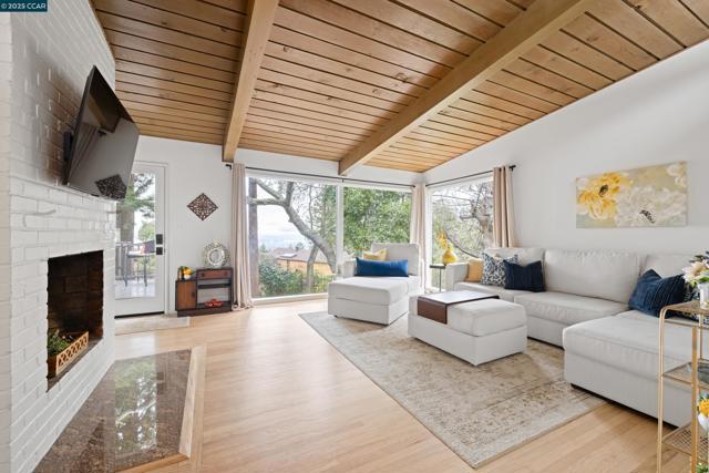 Details for 256 Fairlawn Dr, Berkeley, CA 94708