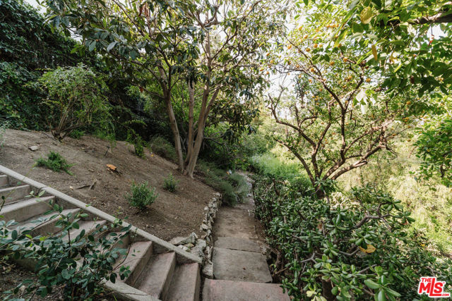 3744 Clayton Avenue, Los Angeles CA: https://media.crmls.org/mediaz/ceeab2c8-8578-400e-9a0a-f244e155cc51.jpg