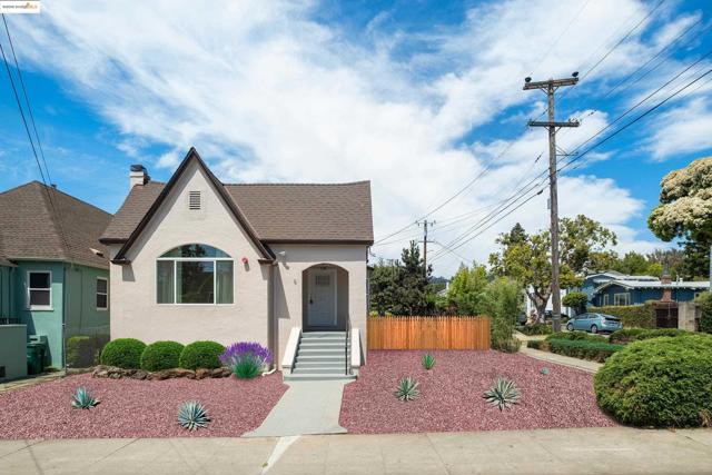1437 Portland Ave, Albany CA: https://media.crmls.org/mediaz/ceeab7dd-98ae-4017-808b-f575b8ddca57.jpg