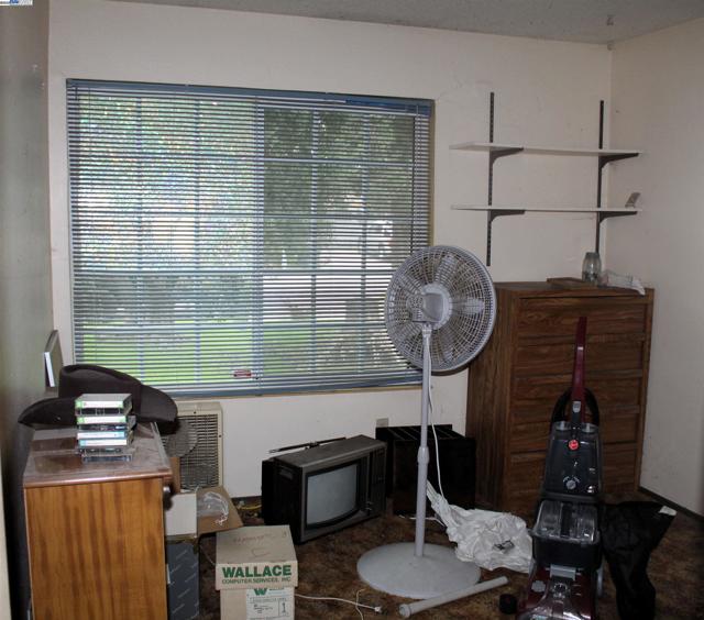 1830 Alegre Dr, Tracy CA: https://media.crmls.org/mediaz/ceeabe4f-15dd-4fcb-b429-06301be71e41.jpg