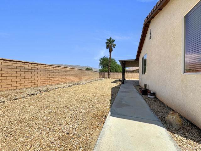 80200 Catalina Drive, Indio CA: https://media.crmls.org/mediaz/ceeaf8c2-2a43-4b3f-93e3-a3f5e4eeaf86.jpg