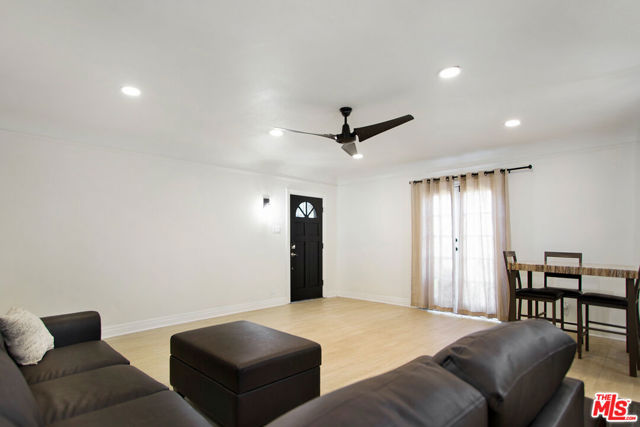 2406 3rd Avenue, Los Angeles CA: https://media.crmls.org/mediaz/ceeafcfd-b384-48a4-9a86-a322990b95fb.jpg