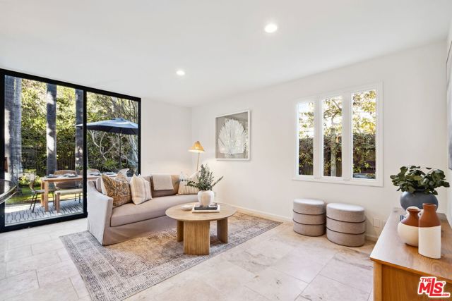 8105 Buena Fortuna Street, Carpinteria CA: https://media.crmls.org/mediaz/ceec29b3-2deb-4268-8a8e-0ed648b8c0ad.jpg