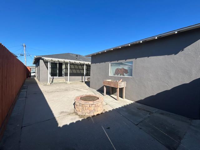 196 Surf Street, Pacifica CA: https://media.crmls.org/mediaz/ceed0ff6-77f1-49d7-a415-fb2ca341536b.jpg