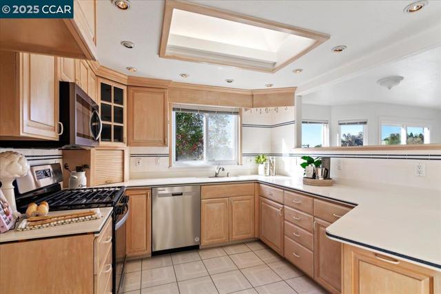 207 Midway Dr, Martinez CA: https://media.crmls.org/mediaz/ceed865c-edb7-4a40-94dc-c1bf9bb12e5c.jpg