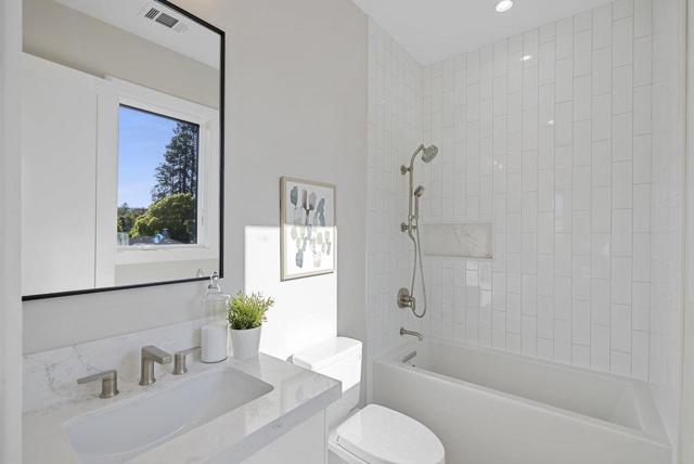 1303 American Way, Menlo Park CA: https://media.crmls.org/mediaz/ceedfc00-26cf-455c-9fae-f90aae3dafb1.jpg