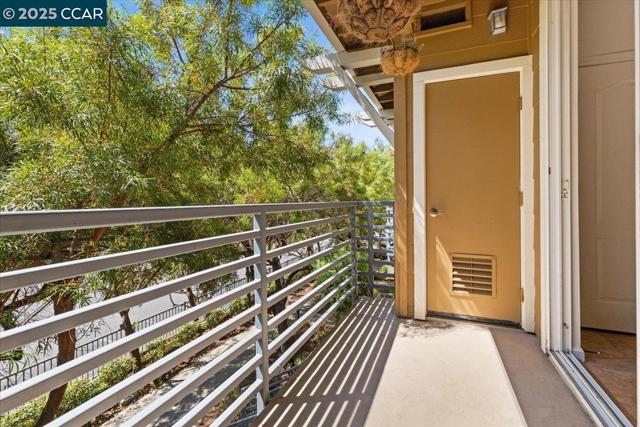 1582 Chandler St, Oakland CA: https://media.crmls.org/mediaz/ceee25f1-745b-4c3c-859f-da05e71ee6a7.jpg