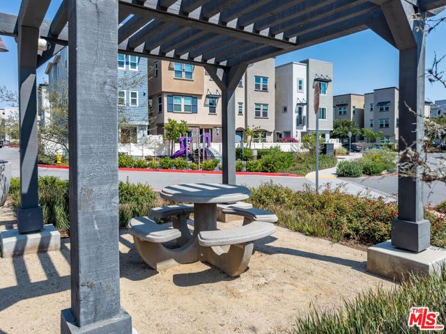 515 Daniel Freeman Circle, Inglewood CA: https://media.crmls.org/mediaz/ceee6878-0850-4a46-8d8b-87ea2078b500.jpg