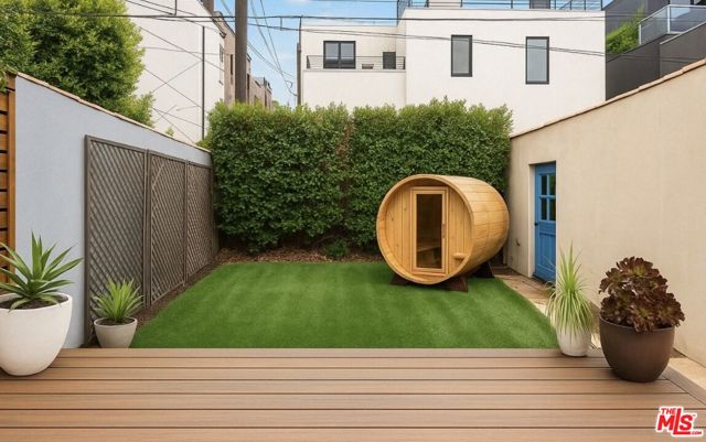 1774 Washington Way, Venice CA: https://media.crmls.org/mediaz/ceeecca1-0be3-46eb-8ffe-d943afb836ef.jpg