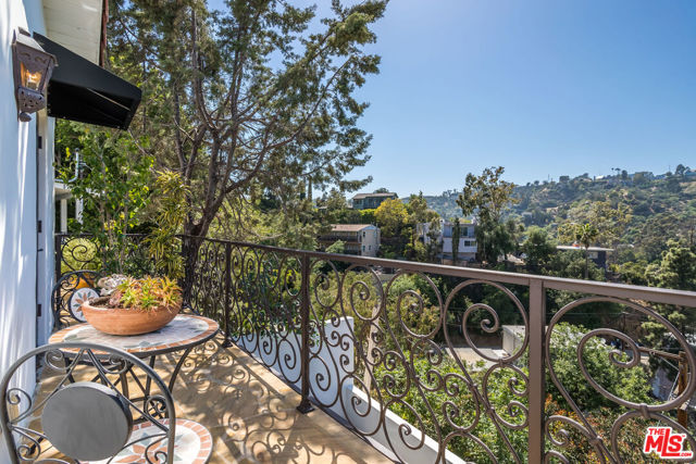 8149 Mannix Drive, Los Angeles CA: https://media.crmls.org/mediaz/ceef914a-06e6-4263-9899-cfa6344967ac.jpg