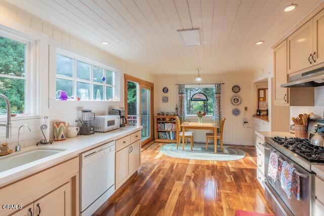 Detail Gallery Image 10 of 25 For 44561 Gordon Ln, Mendocino,  CA 95460 - 3 Beds | 2 Baths
