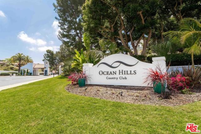 4732 Galicia Way, Oceanside CA: https://media.crmls.org/mediaz/cef028bd-7561-4ab6-854b-3cbcacd3df4f.jpg
