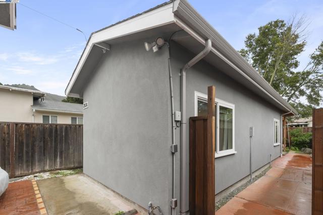 Image 33 of 45 For 3932 Gardenia Pl