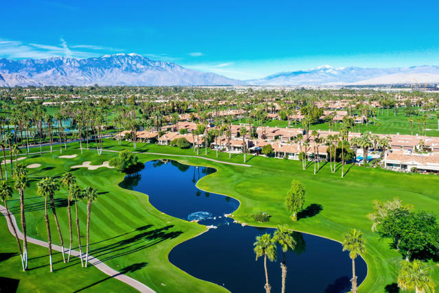 76570 Hollyhock Drive, Palm Desert CA: https://media.crmls.org/mediaz/cef120f7-93f7-4e40-8a55-445718530ded.jpg