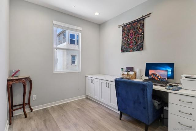2035 Element way, Chula Vista CA: https://media.crmls.org/mediaz/cef12f5a-d828-499e-8292-dd6d62b95380.jpg