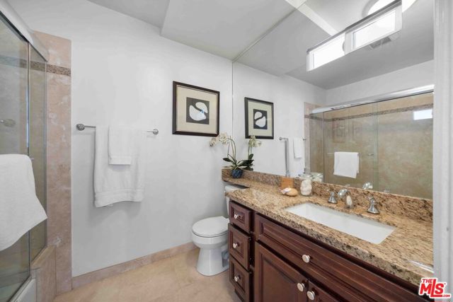 865 S Lucerne Boulevard, Los Angeles CA: https://media.crmls.org/mediaz/cef134d8-c5ac-4be3-9bd1-f3ba2812ac42.jpg