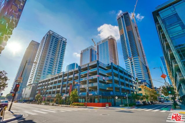 1100 S Hope Street, Los Angeles CA: https://media.crmls.org/mediaz/cef13f04-ae84-4088-85d9-63db5c5a68bd.jpg