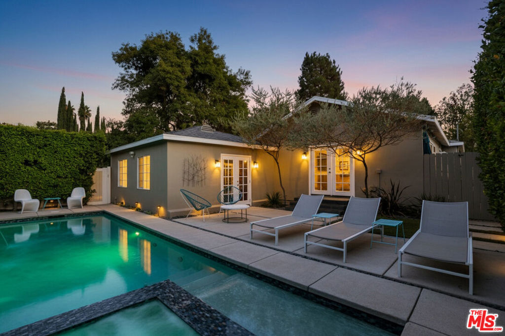 16201 Gilmore Street