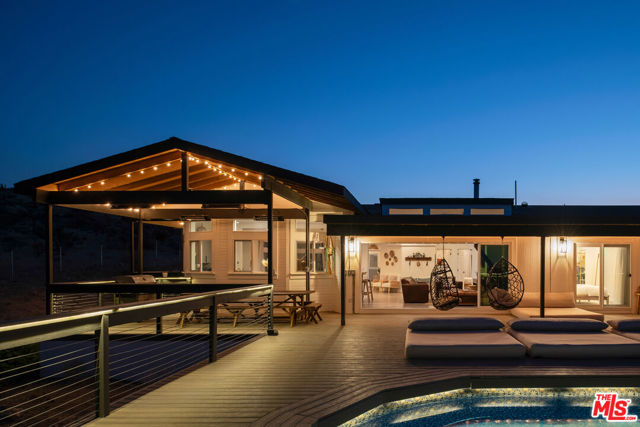 59855 Security Drive, Yucca Valley CA: https://media.crmls.org/mediaz/cef29a20-0465-4f4d-a3d7-d7900f3b4d0a.jpg